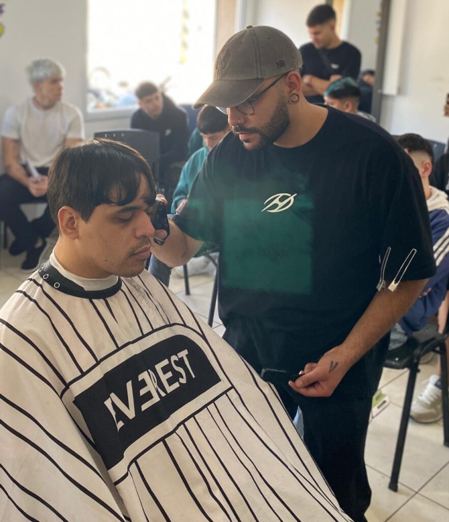 Barberías: el empleo de moda entre jóvenes
