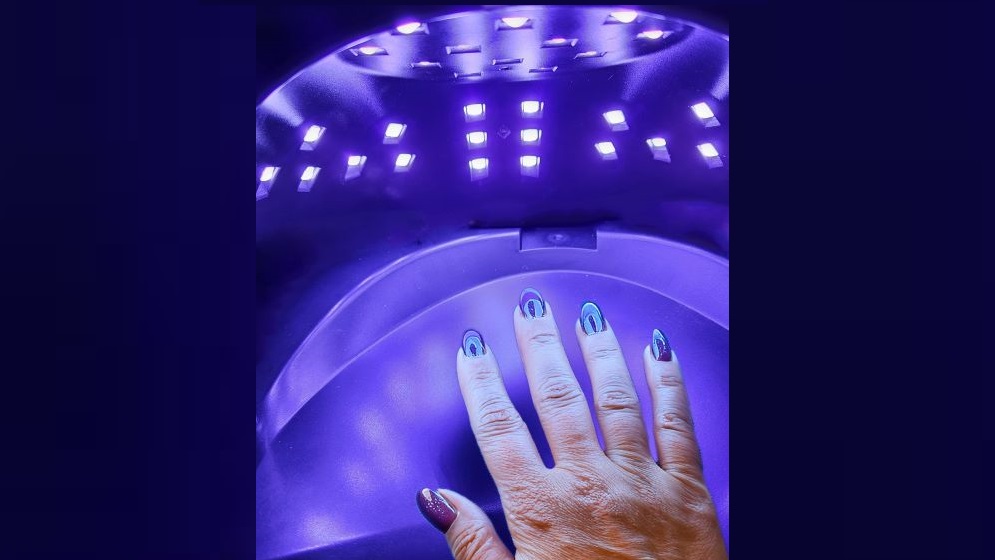 Secado de esmalte de uñas: estudian los efectos de las lámparas sobre la piel